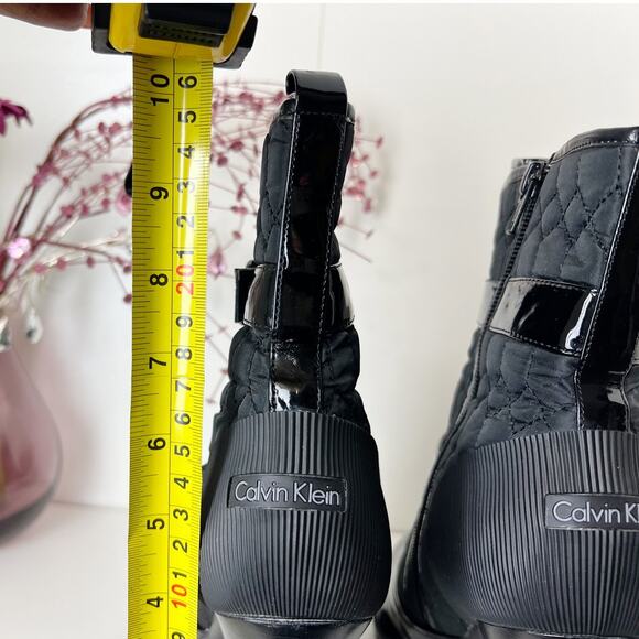 Calvin Klein Diamond Quilted Nylon Leather Trim Heeled Ankle Booties Black 8.5 - Picture 7 of 15